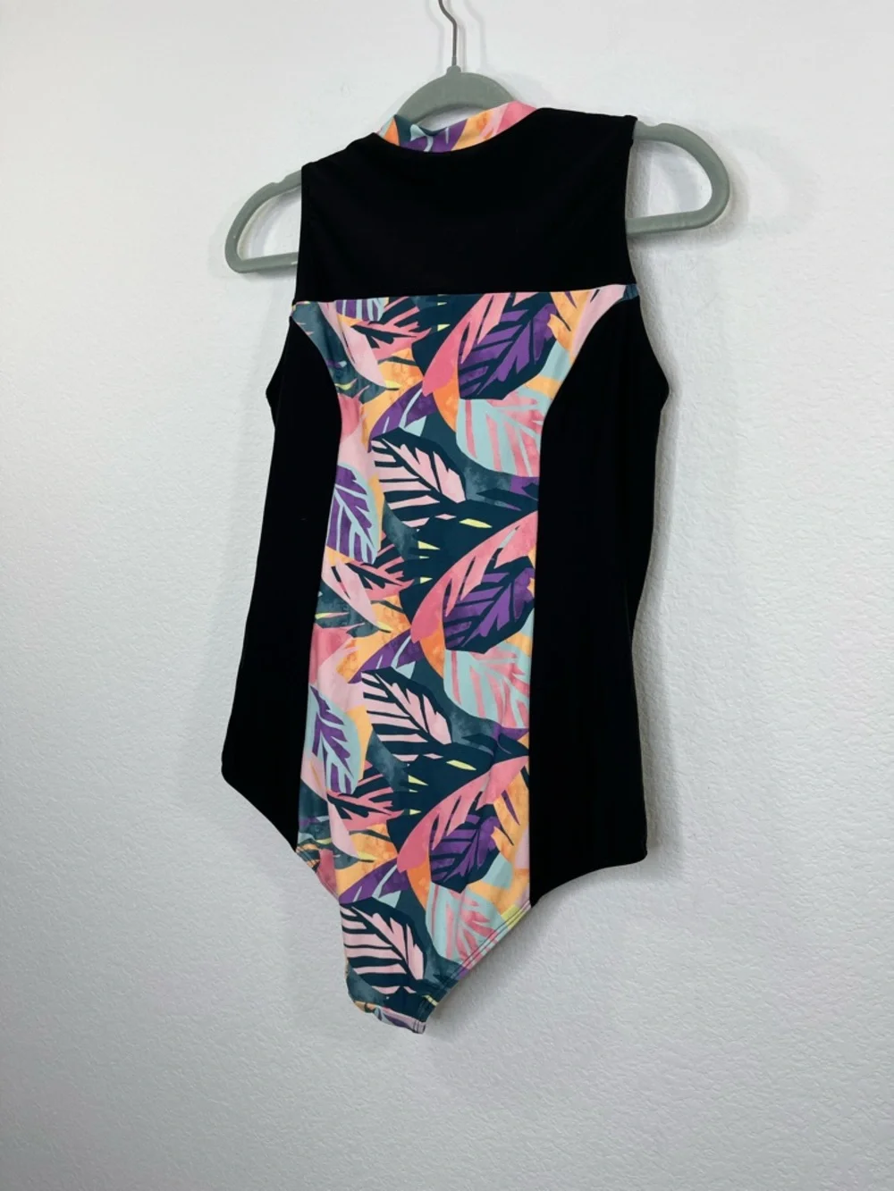 Torrid Active Wireless Sleeveless Rashguard One Piece Swimsuit size 0 = 12 - Picture 6 of 12